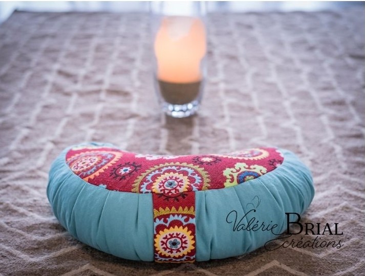 Coussin demi-lune pour la méditation et le yoga